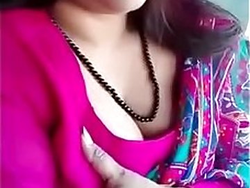 Big boobs aunty squeezing her boobs in car